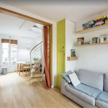 Petit Lumineux Et Atypique à 14. Appartamento Parigi