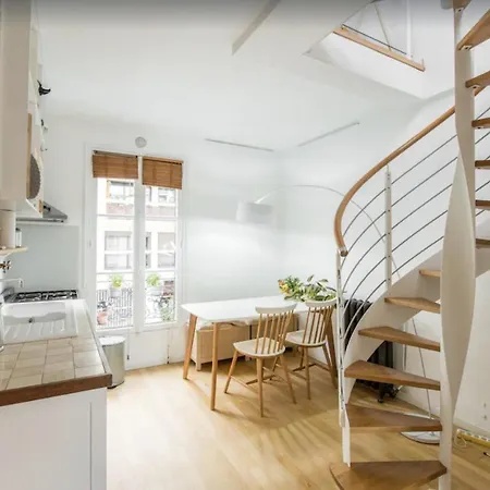 Petit Lumineux Et Atypique à 14. Apartamento